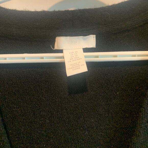 H&M black V-neck sweater (size XS) - Picture 3 of 4